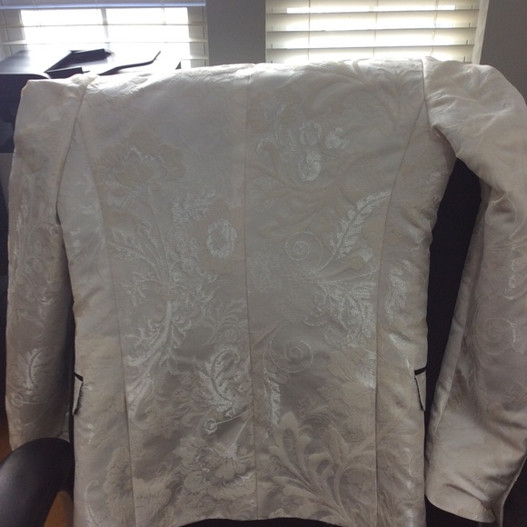 Paisley and gray coat from men’s wear house - Picture 2 of 3